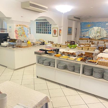 Hotel Arlecchino Милано Мартима Екстериор снимка