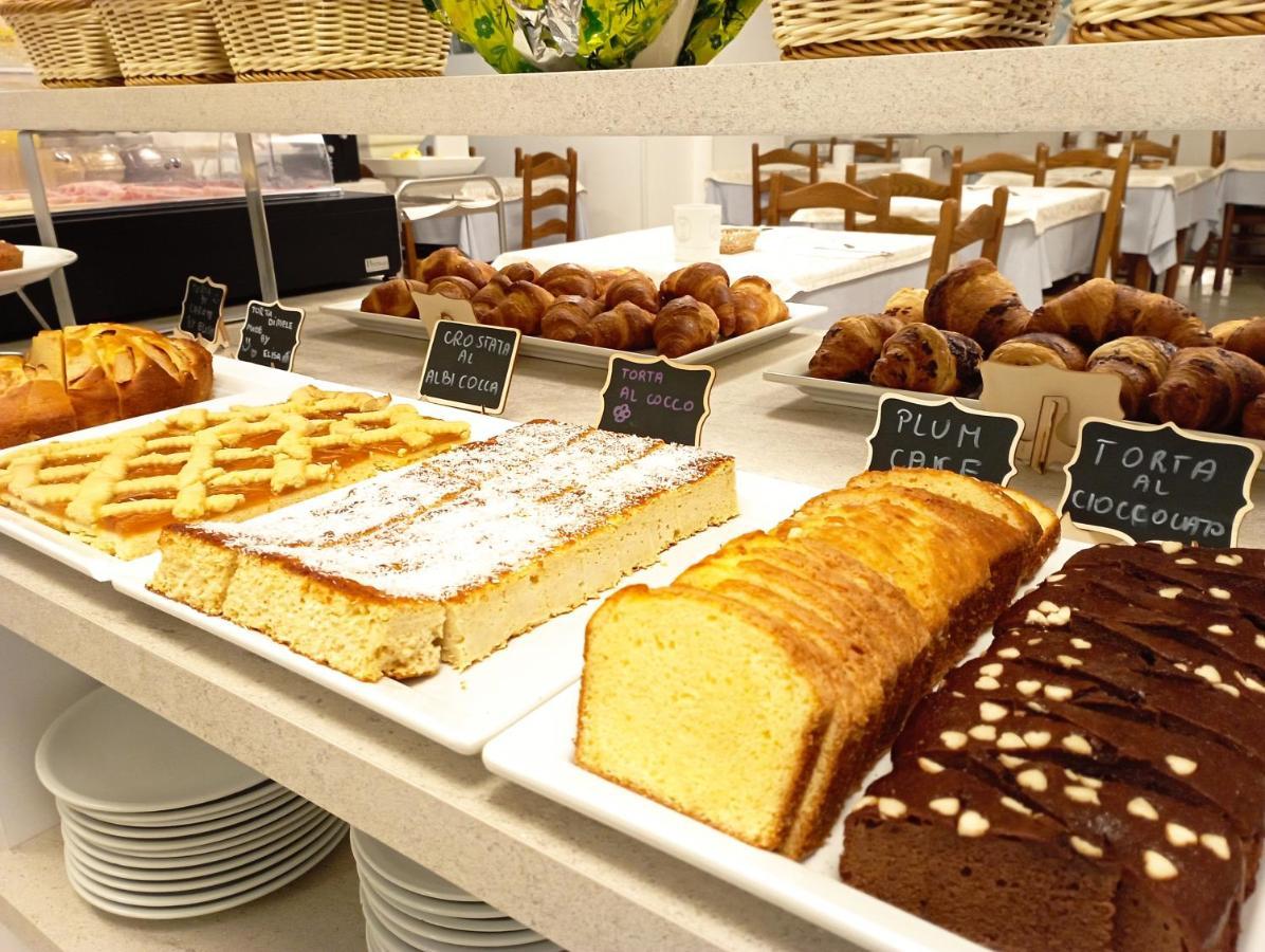 Hotel Arlecchino Милано Мартима Екстериор снимка