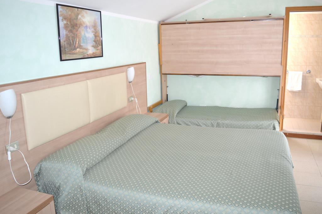 Hotel Arlecchino Милано Мартима Екстериор снимка