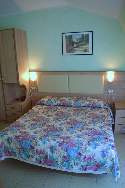 Hotel Arlecchino Милано Мартима Екстериор снимка