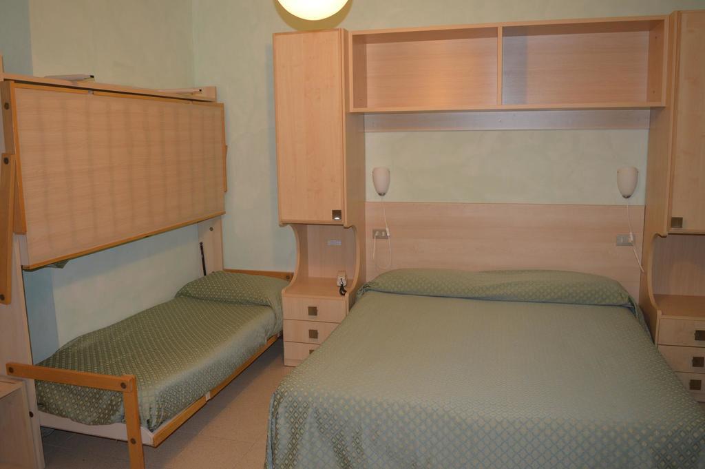 Hotel Arlecchino Милано Мартима Екстериор снимка