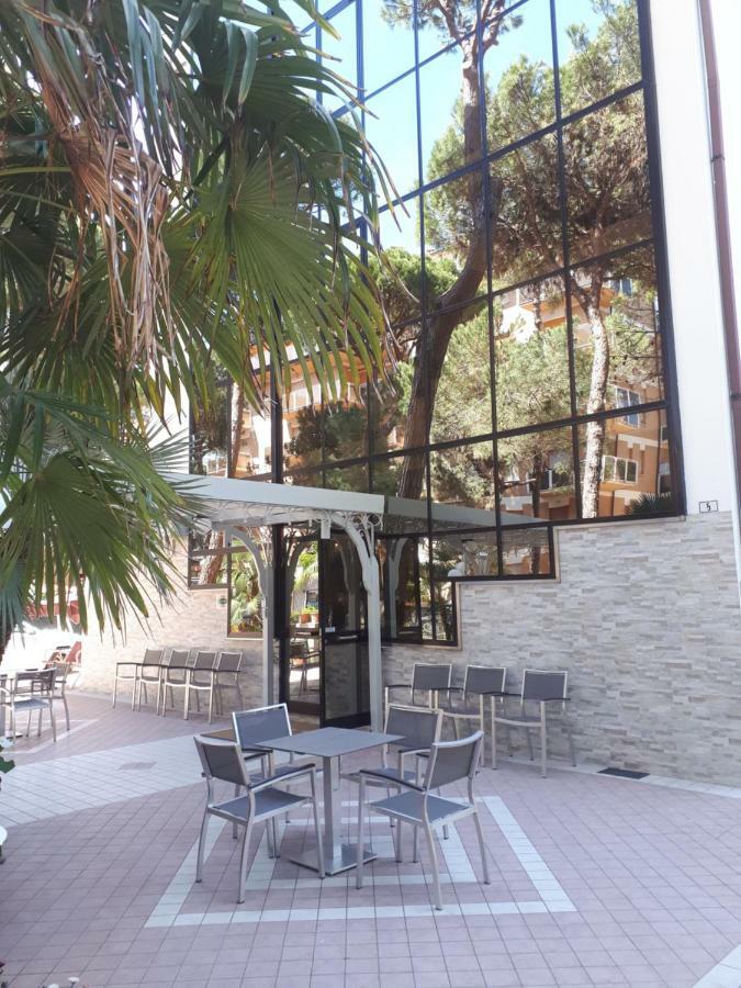 Hotel Arlecchino Милано Мартима Екстериор снимка