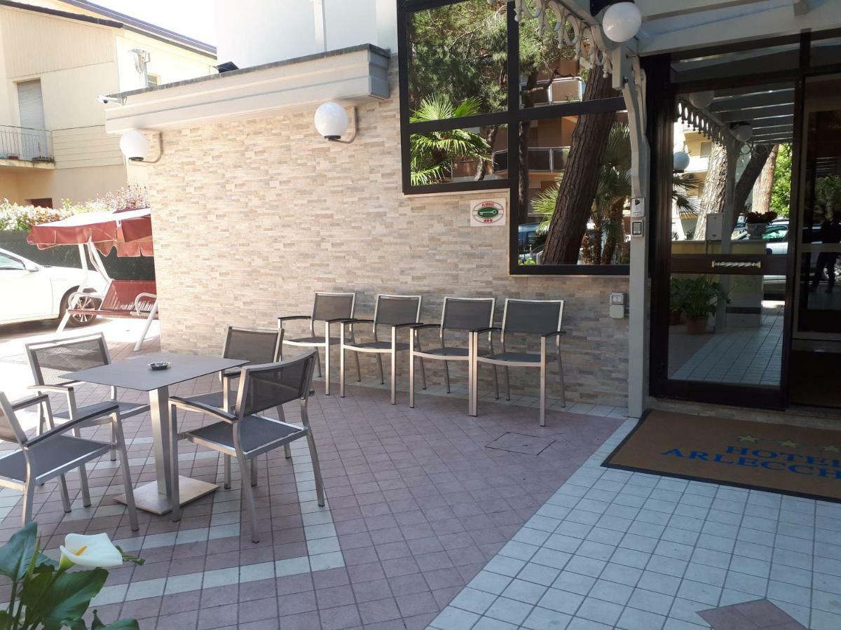 Hotel Arlecchino Милано Мартима Екстериор снимка